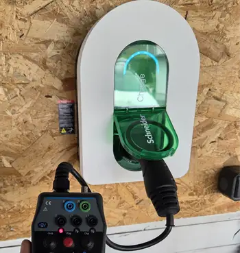 installation borne Schneider Electric 7,4kw en maison à La Teste-de-Buch avec Ma Borne Elec - Irve 33